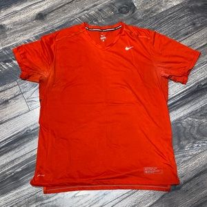 NIKE men’s dry fit shirt with zip pocket. Size XL